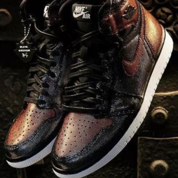 Jordan 1 Women’s Fearless in Rose Gold Metallic - Picture 5 of 7